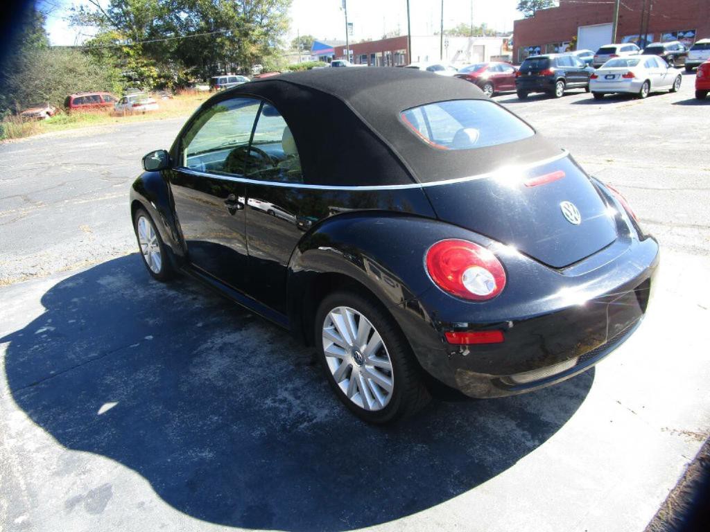 2008 Volkswagen Beetle Image 8