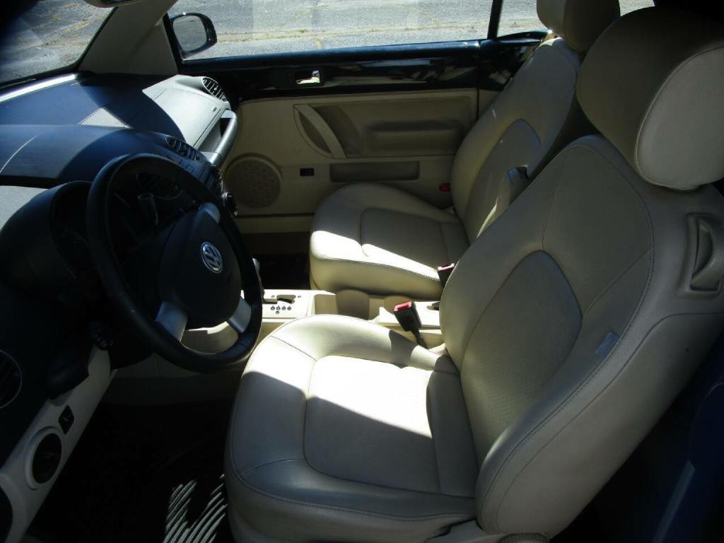 2008 Volkswagen Beetle Image 9