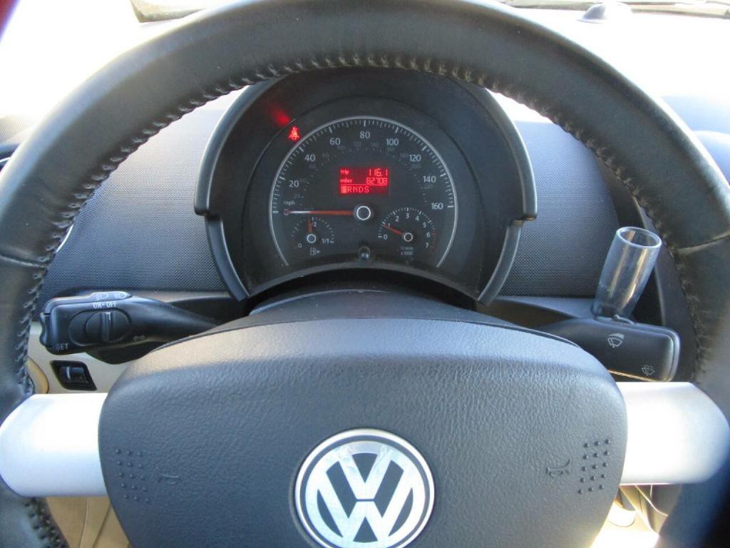 2008 Volkswagen Beetle Image 10