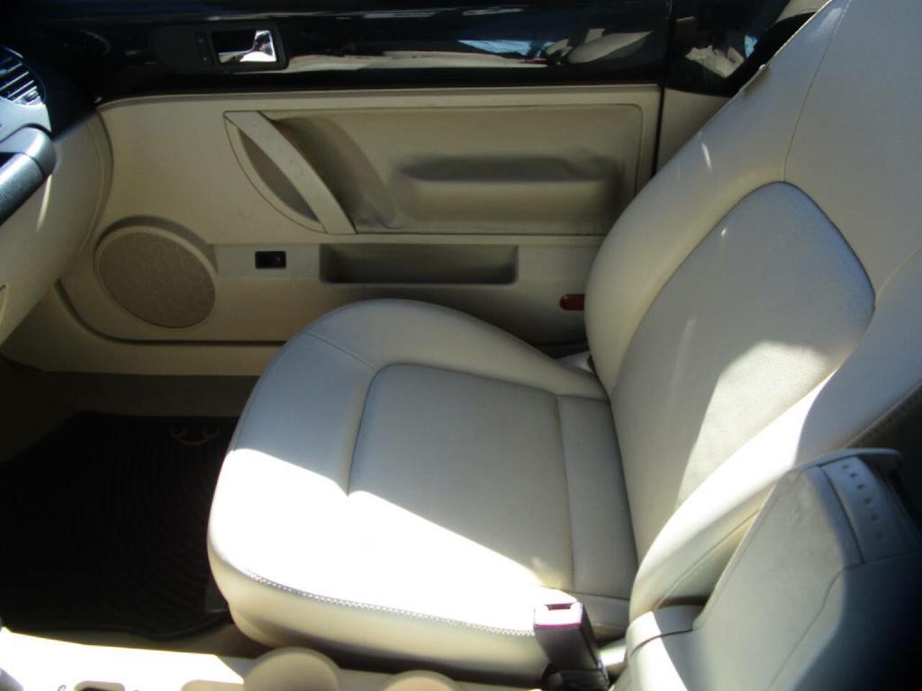 2008 Volkswagen Beetle Image 16