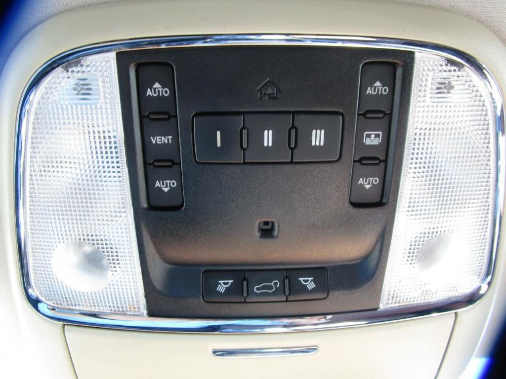 2012 Jeep Grand Cherokee Image 16