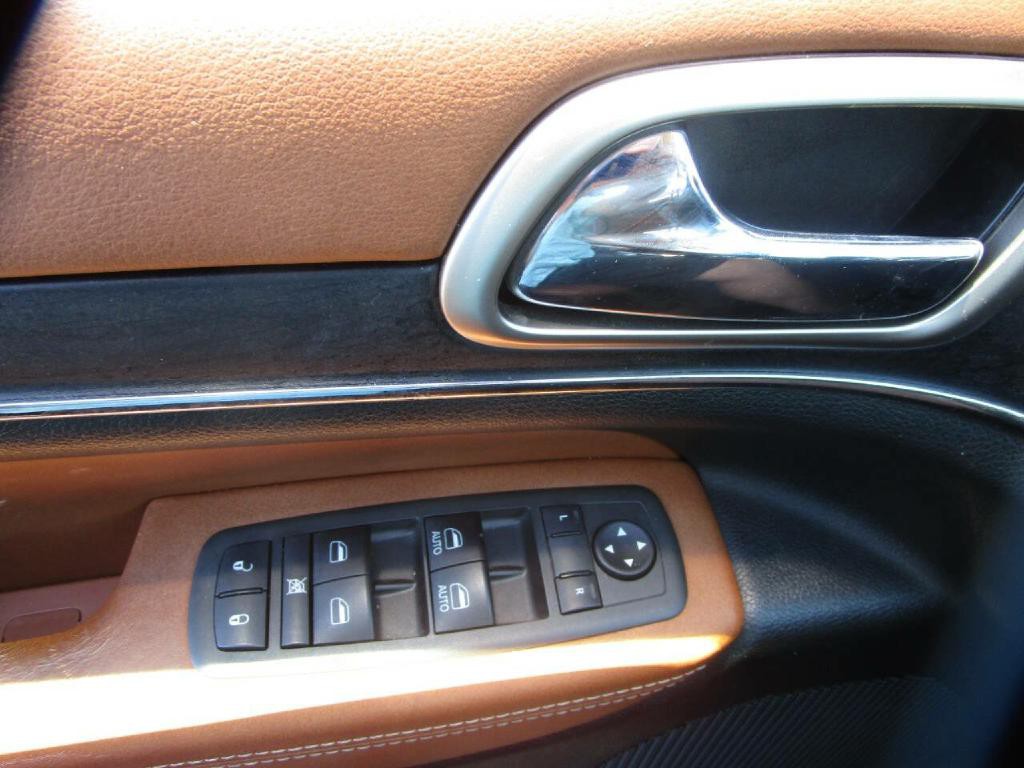 2012 Jeep Grand Cherokee Image 19