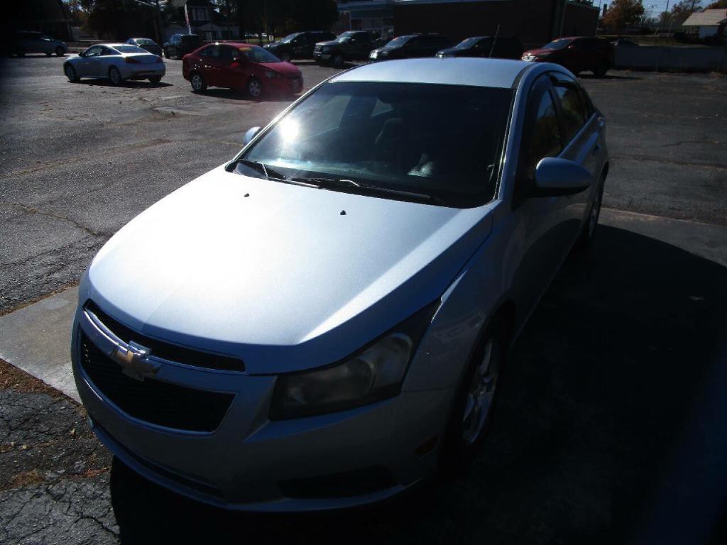 2011 Chevrolet Cruze Image 2