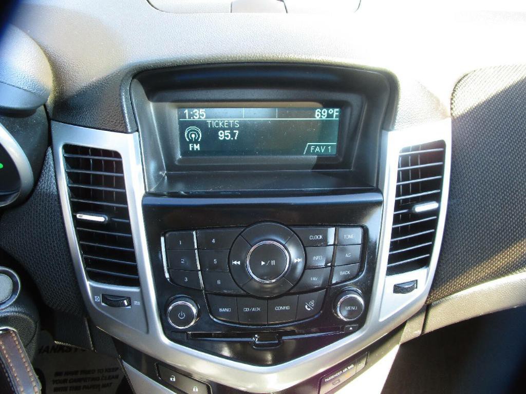 2011 Chevrolet Cruze Image 14
