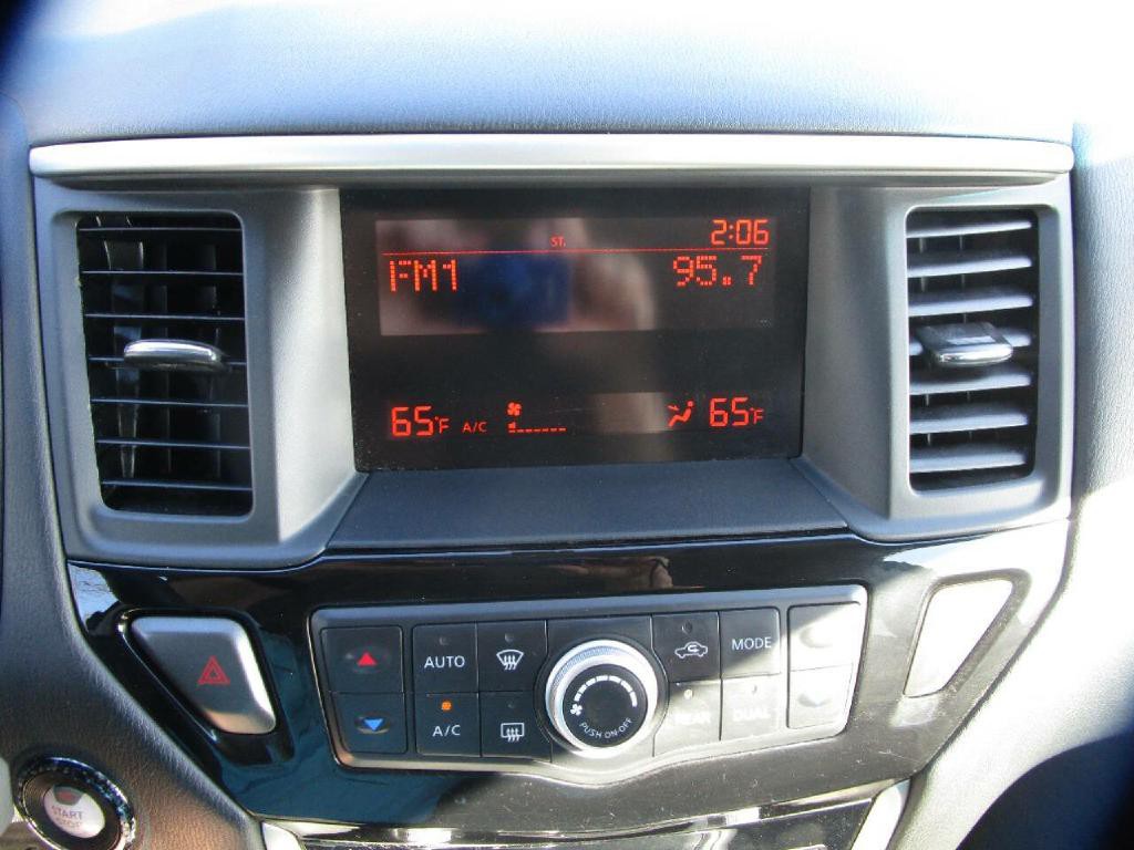 2014 Nissan Pathfinder Image 14