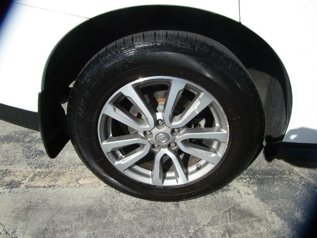 2014 Nissan Pathfinder Image 24