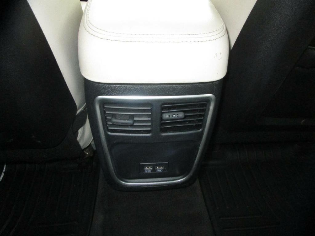 2017 Chrysler 300 Image 19