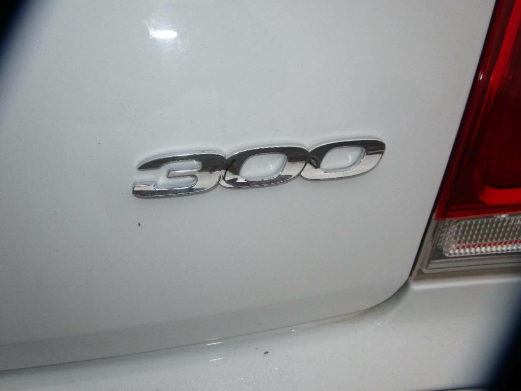 2017 Chrysler 300 Image 27