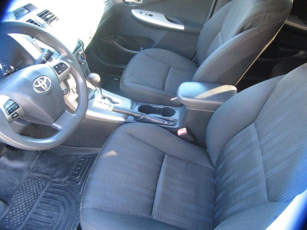 2013 Toyota Corolla Image 10