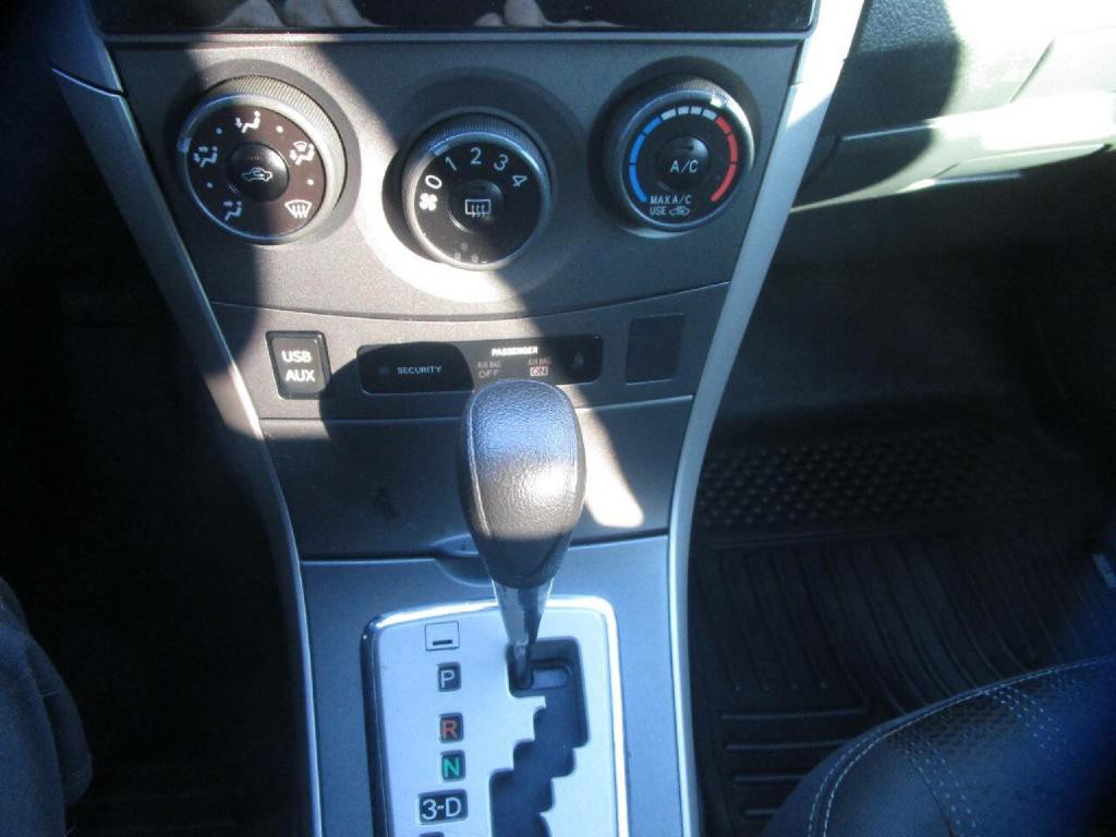 2013 Toyota Corolla Image 14