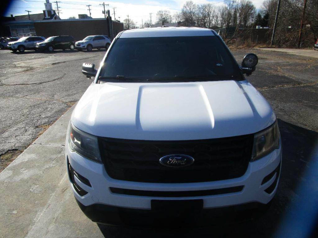 2016 Ford Explorer Image 2