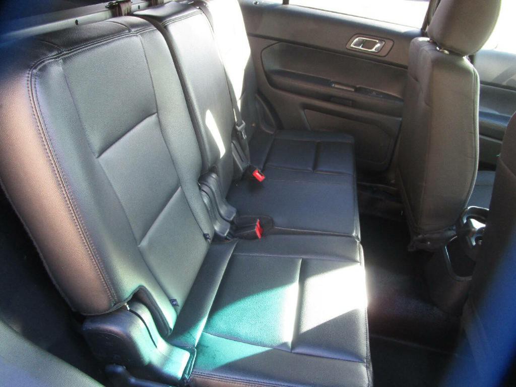 2016 Ford Explorer Image 16