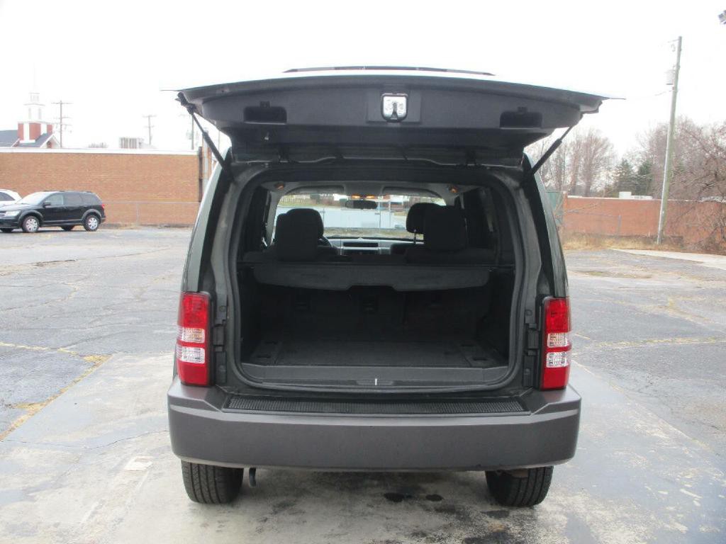 2010 Jeep Liberty Image 11