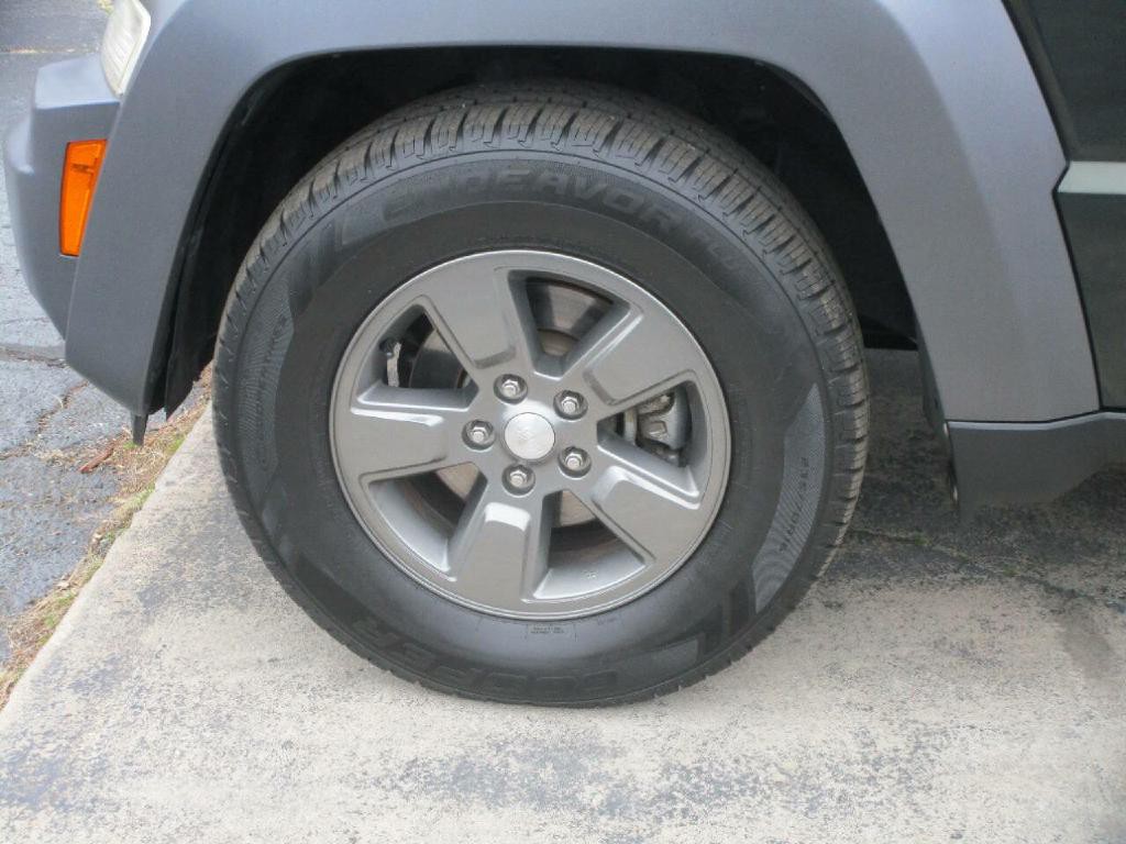 2010 Jeep Liberty Image 13