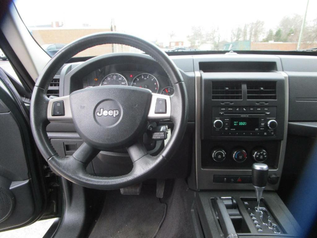 2010 Jeep Liberty Image 23