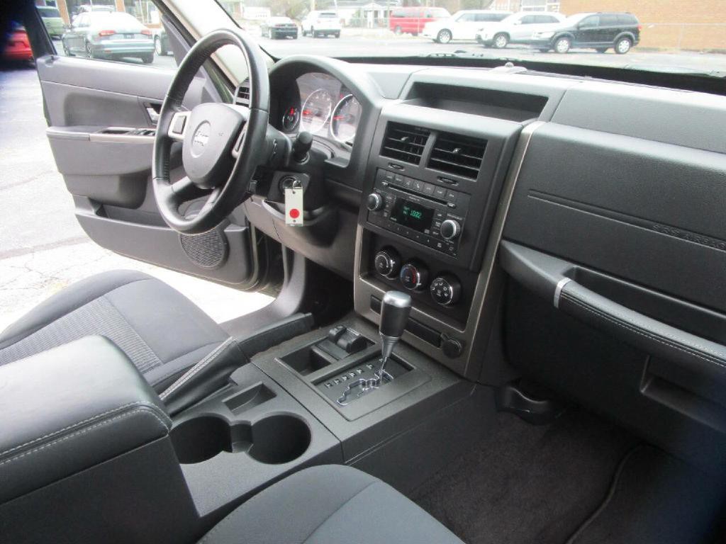 2010 Jeep Liberty Image 29