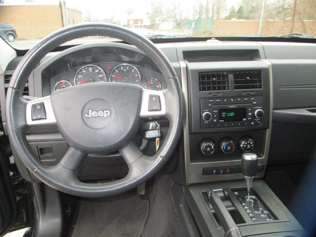 2010 Jeep Liberty Image 31