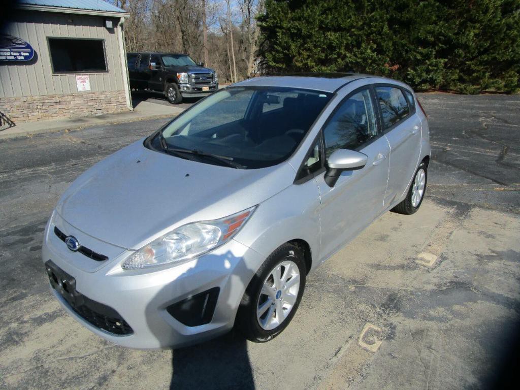2012 Ford Fiesta Image 2