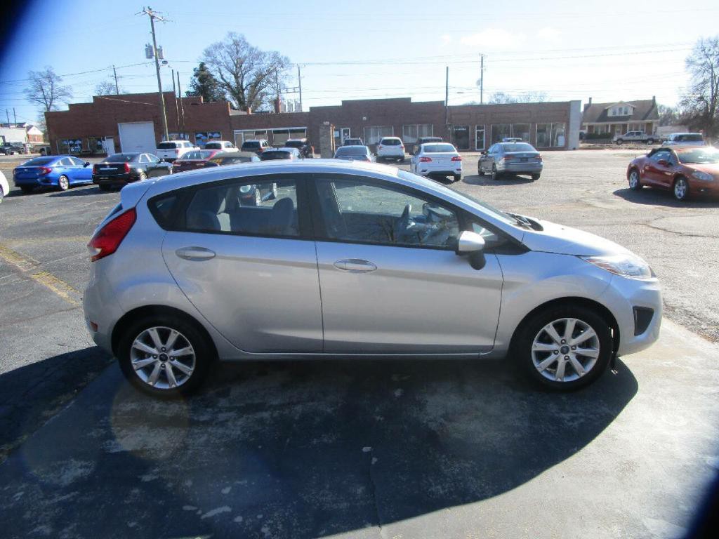 2012 Ford Fiesta Image 5