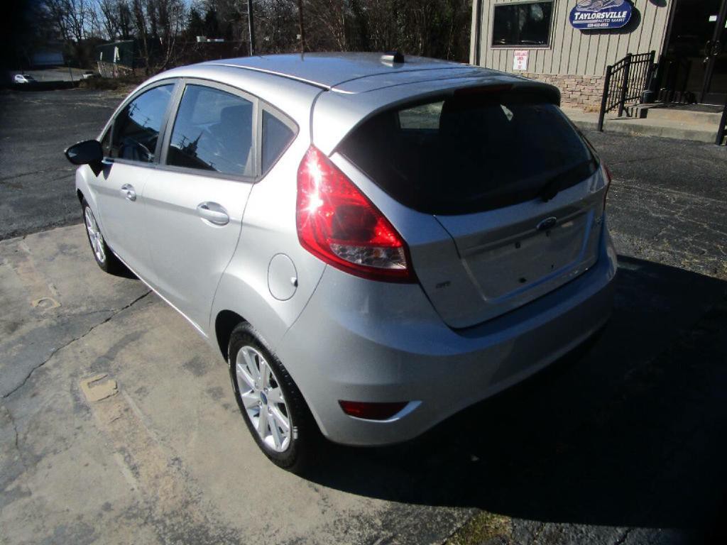 2012 Ford Fiesta Image 8