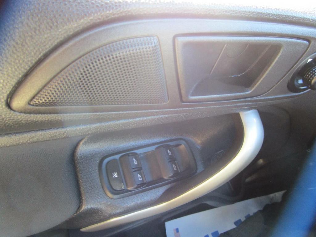 2012 Ford Fiesta Image 10