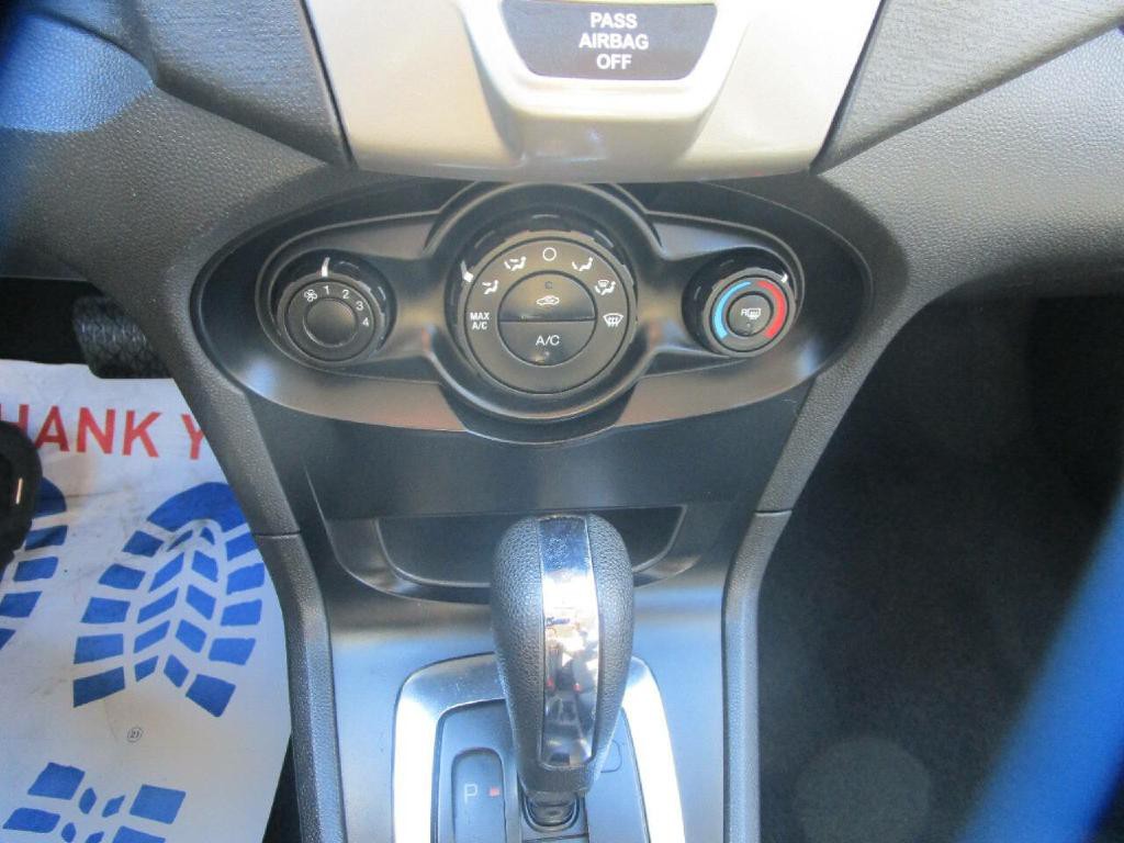 2012 Ford Fiesta Image 14