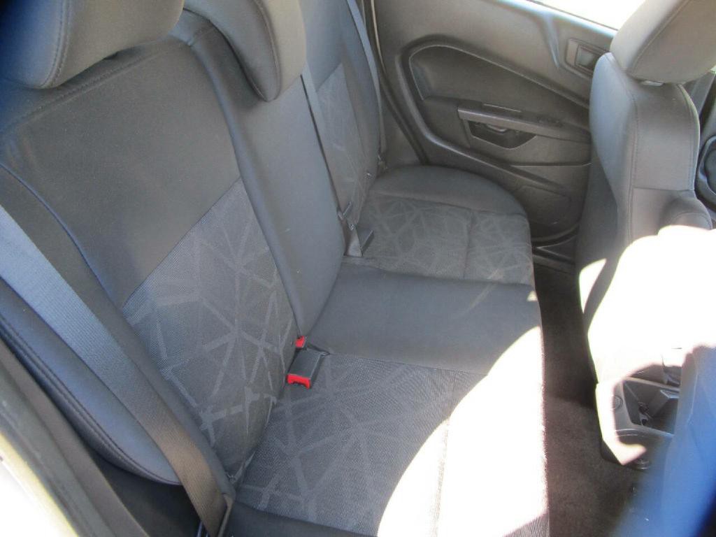2012 Ford Fiesta Image 20