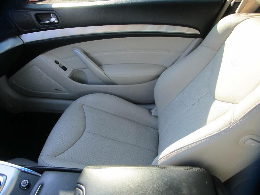 2013 INFINITI G37 Image 16