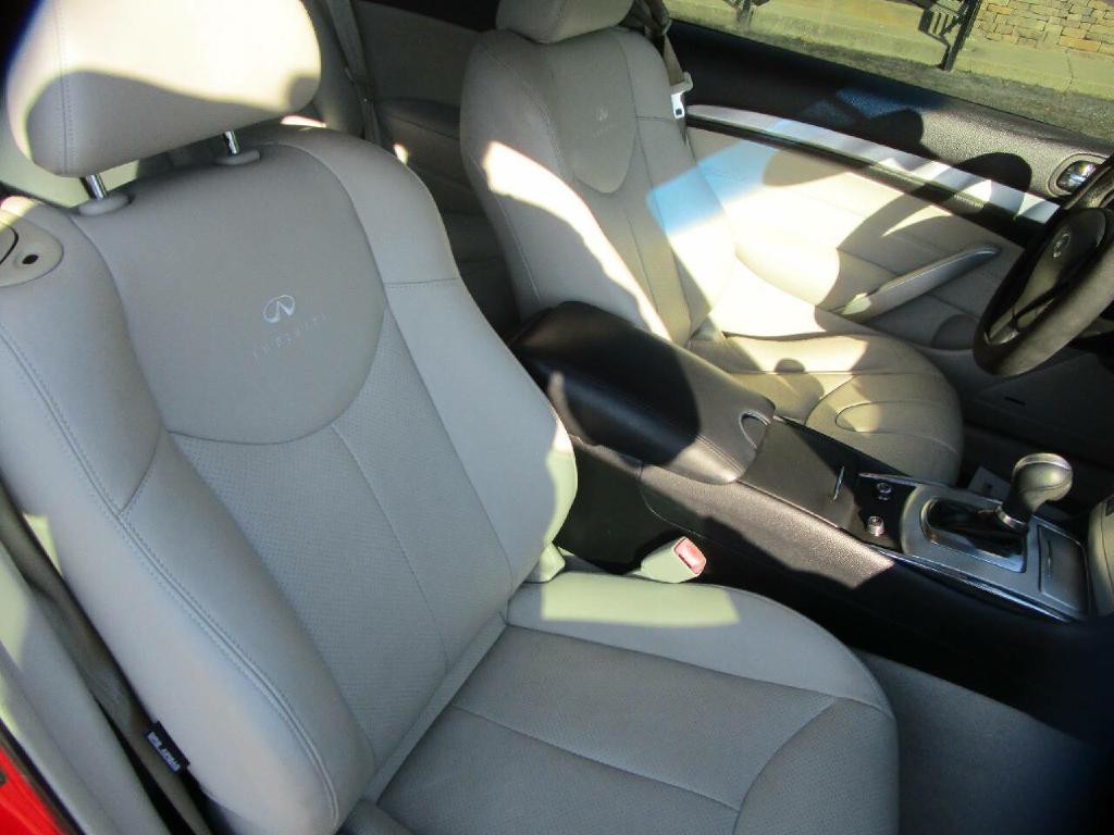 2013 INFINITI G37 Image 17