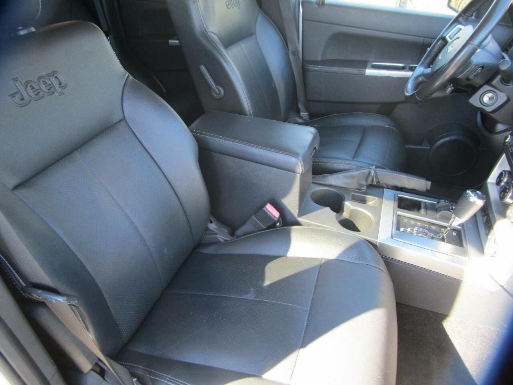 2009 Jeep Liberty Image 23