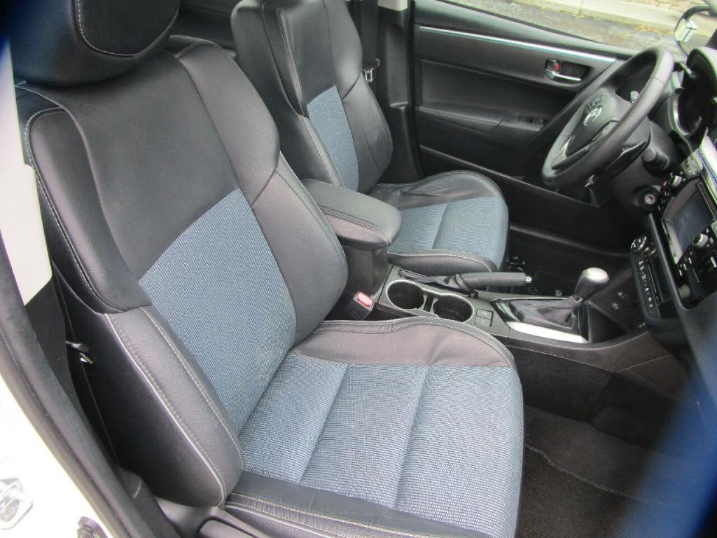 2015 Toyota Corolla Image 21