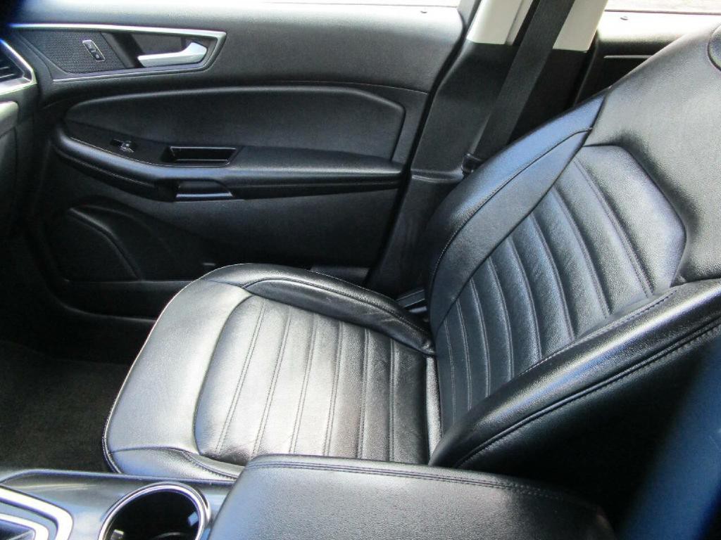 2016 Ford Edge Image 16