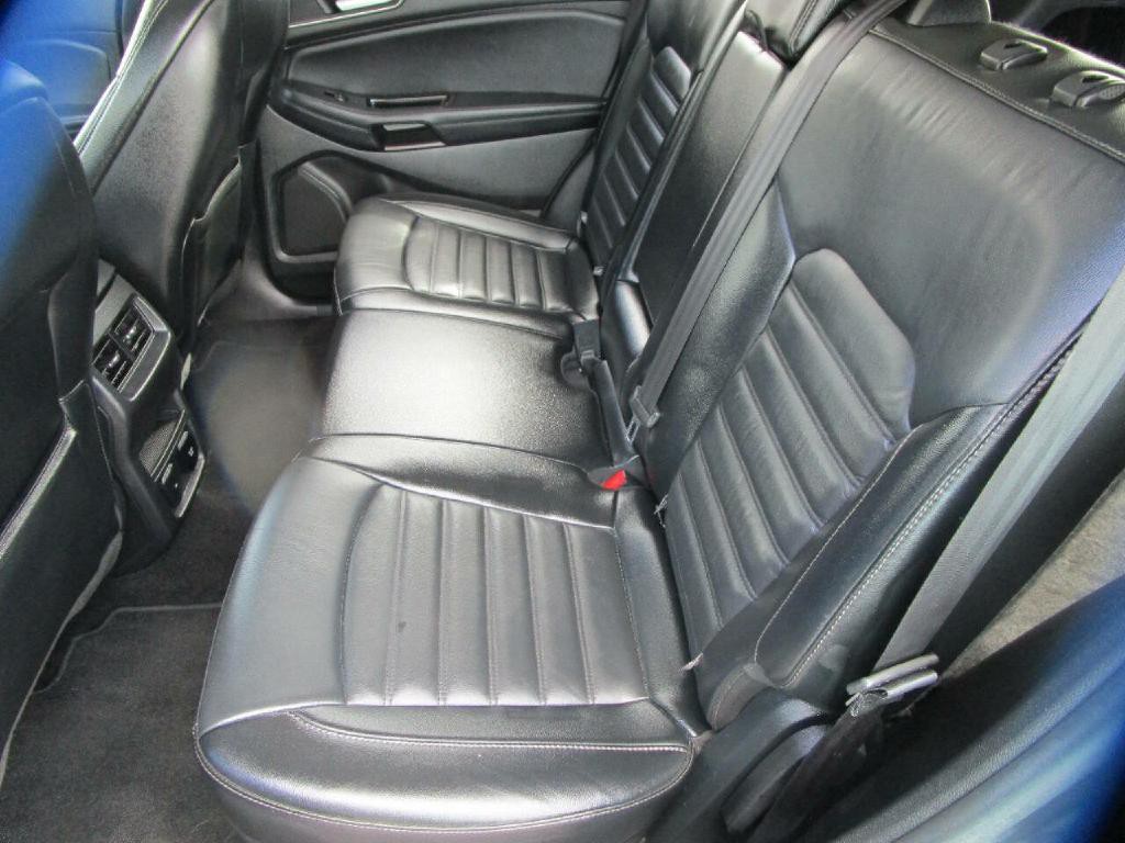 2016 Ford Edge Image 17