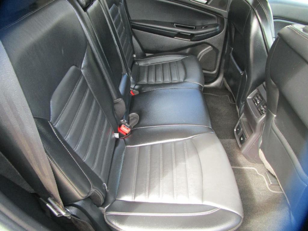 2016 Ford Edge Image 19