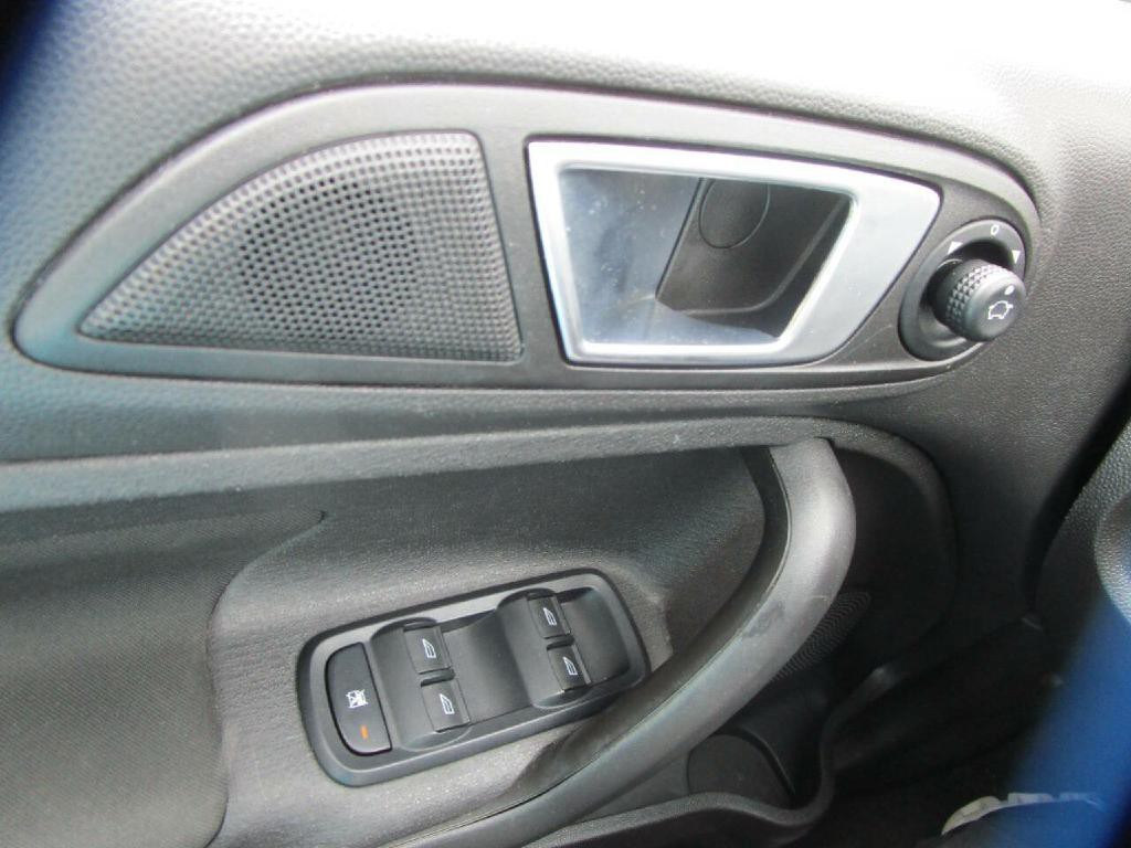 2016 Ford Fiesta Image 11