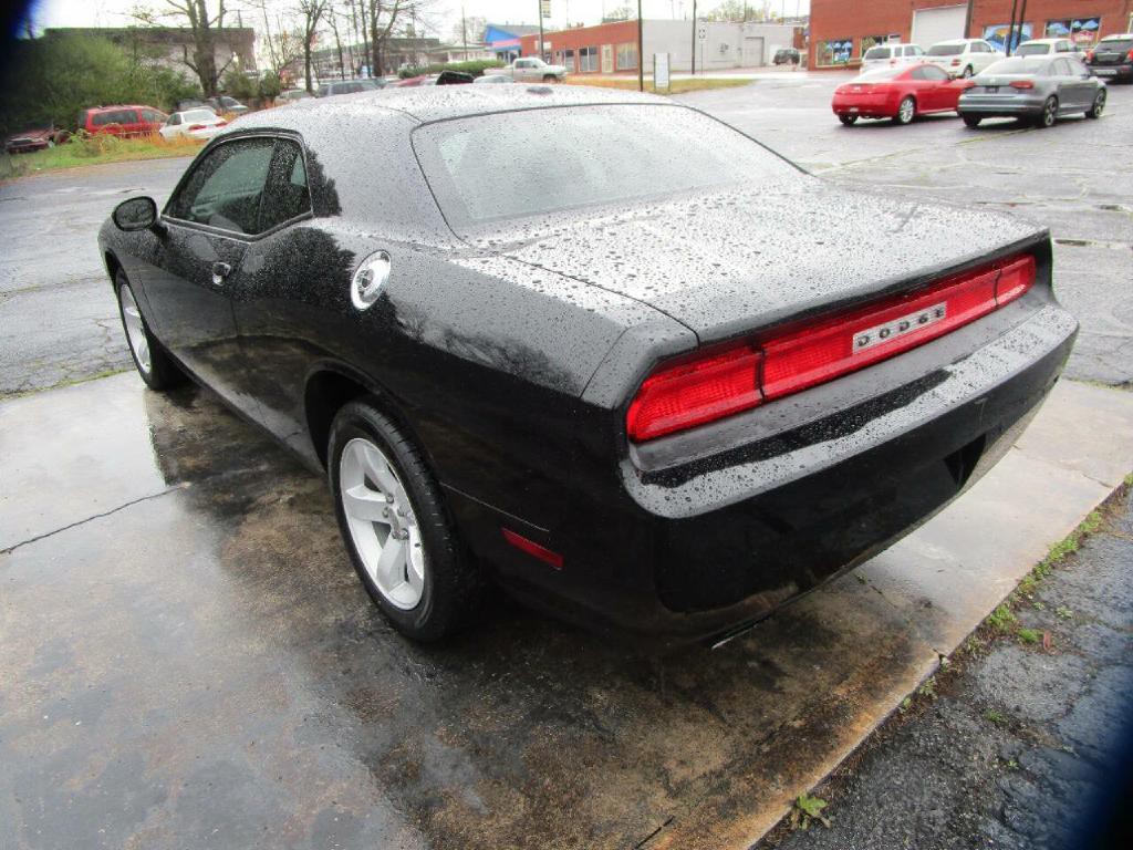 2013 Dodge Challenger Image 8