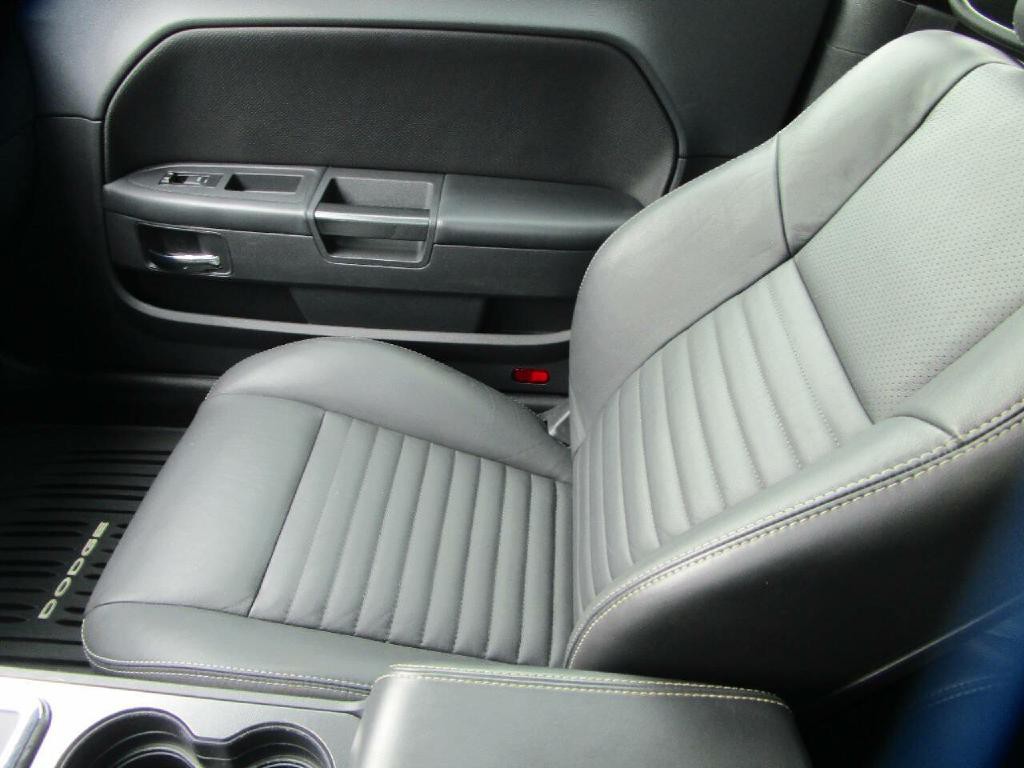 2013 Dodge Challenger Image 15