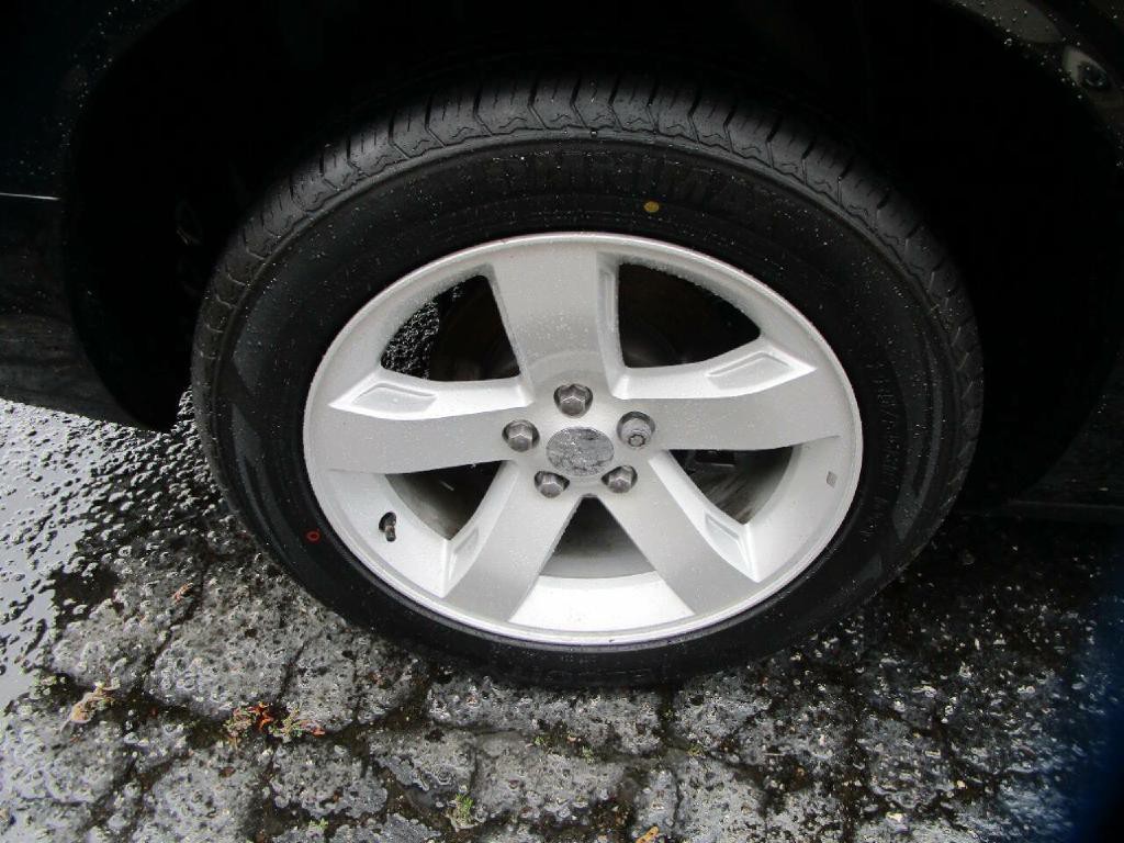 2013 Dodge Challenger Image 22