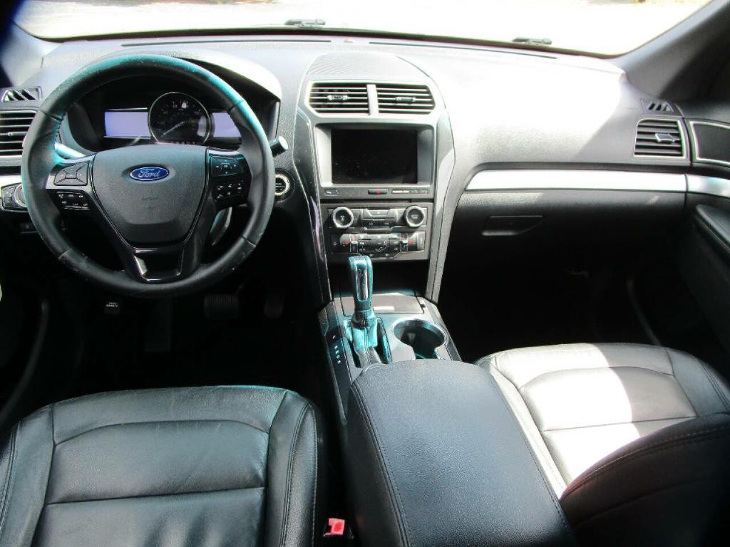 2016 Ford Explorer Image 9
