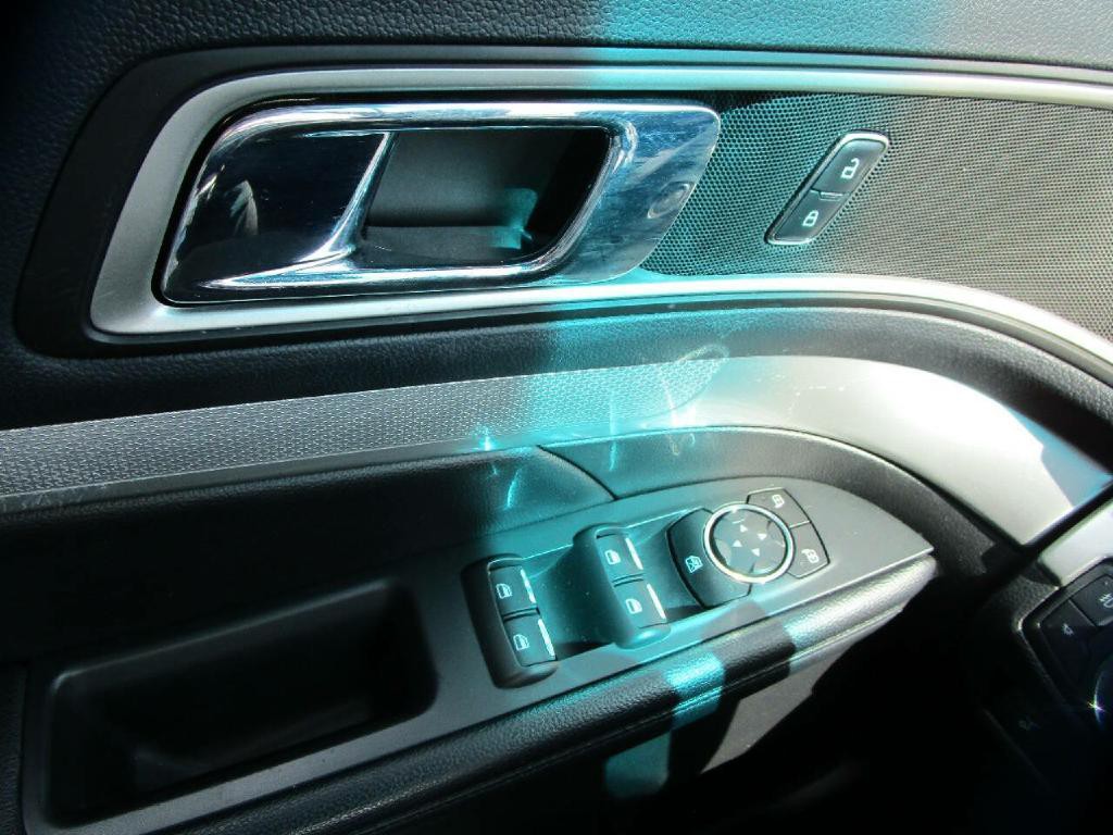 2016 Ford Explorer Image 11