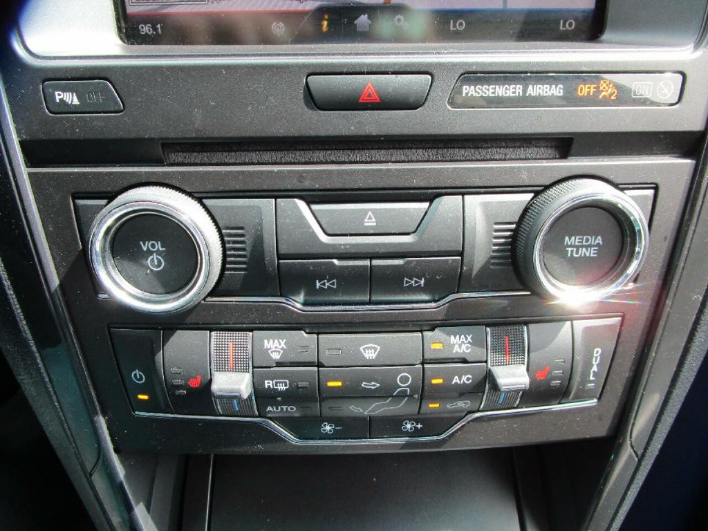 2016 Ford Explorer Image 16