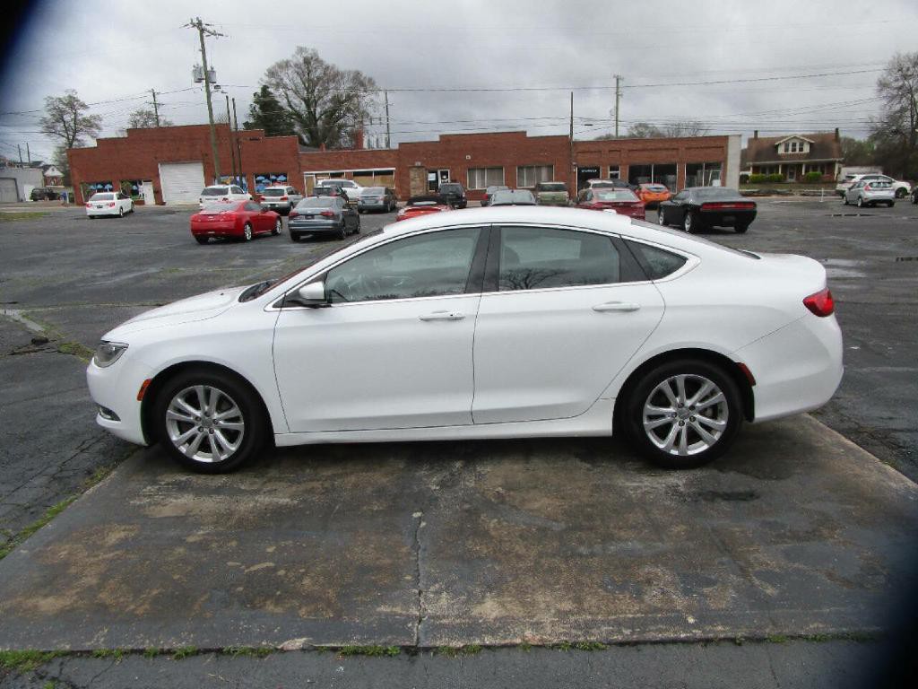 2015 Chrysler 200 Image 1