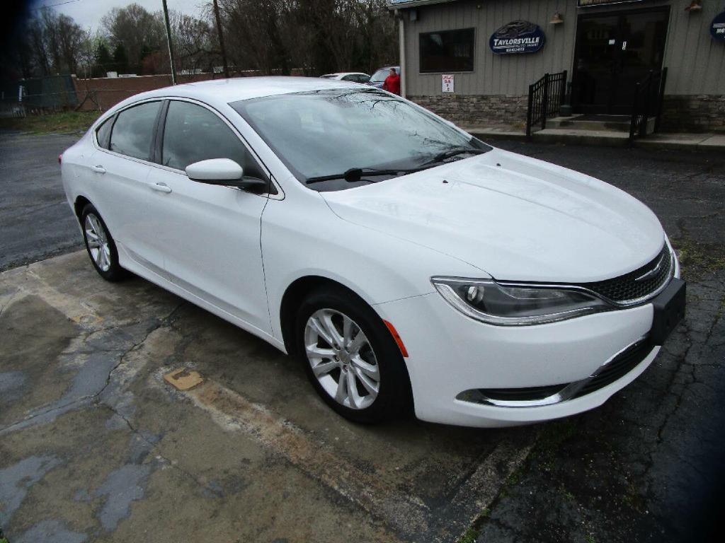 2015 Chrysler 200 Image 4