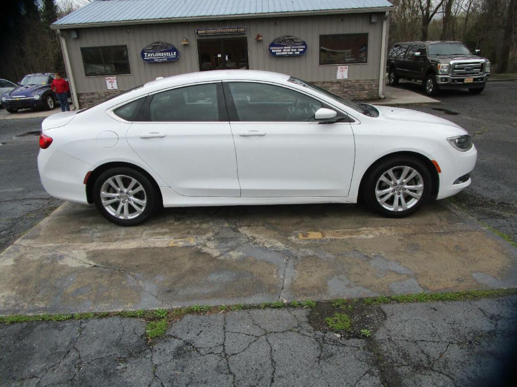 2015 Chrysler 200 Image 5