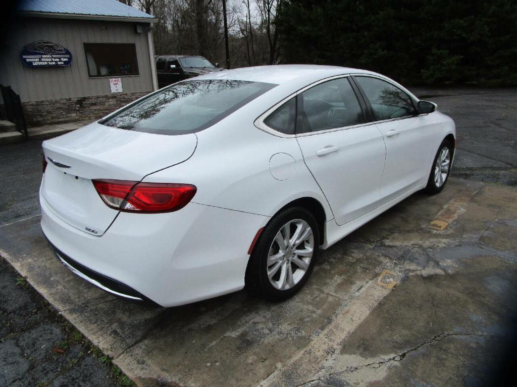 2015 Chrysler 200 Image 6