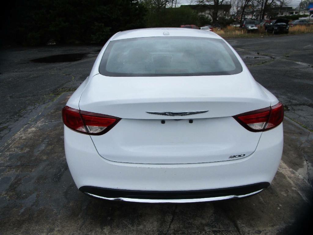 2015 Chrysler 200 Image 7