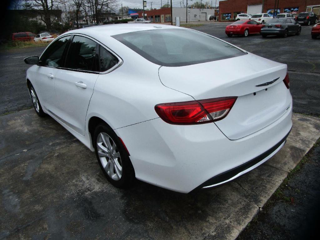 2015 Chrysler 200 Image 8
