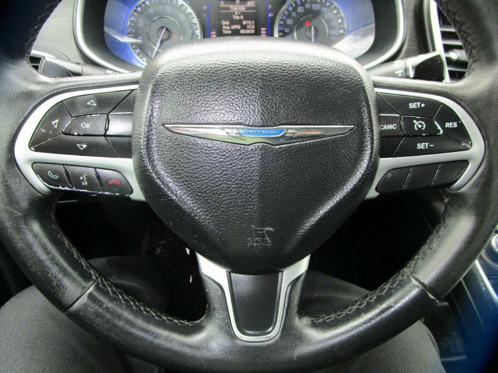 2015 Chrysler 200 Image 11