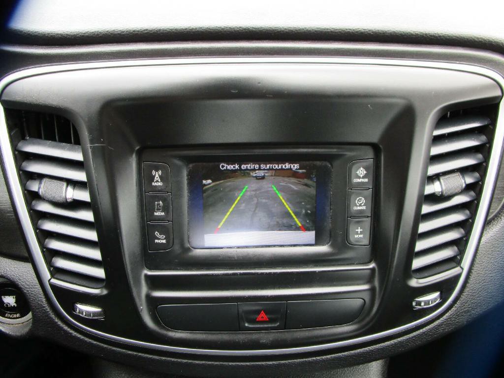 2015 Chrysler 200 Image 13