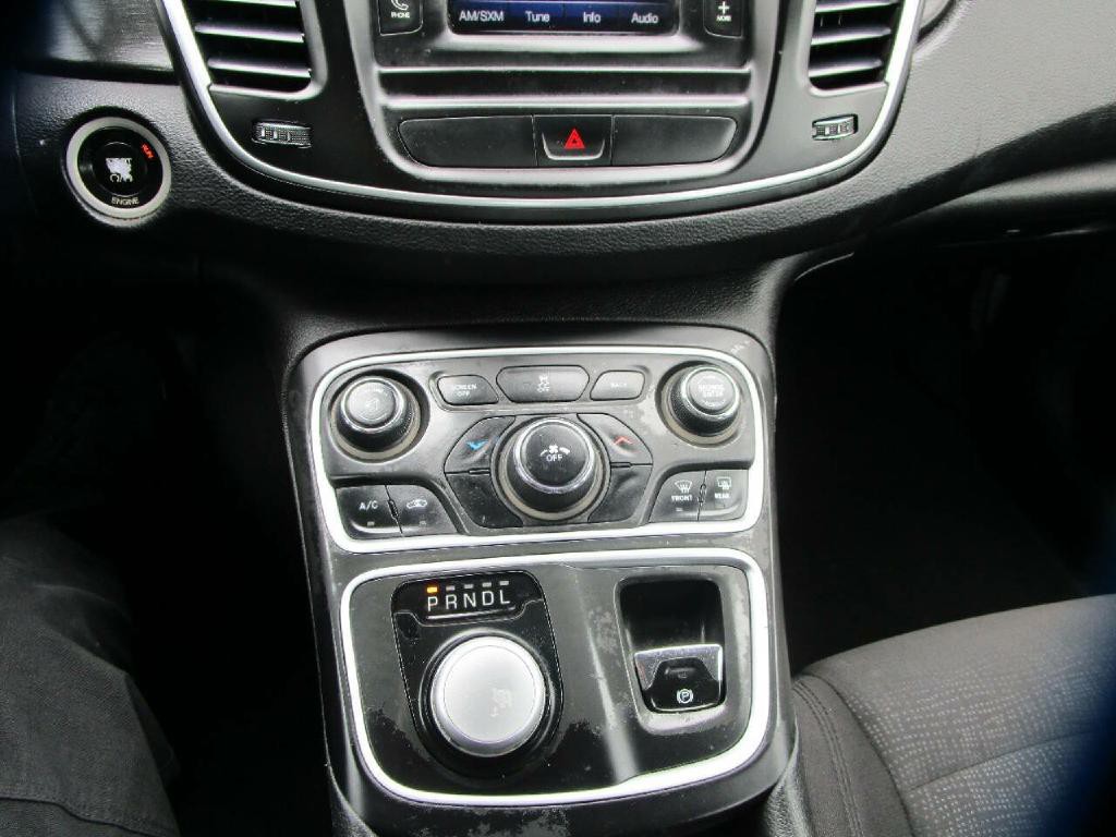2015 Chrysler 200 Image 14